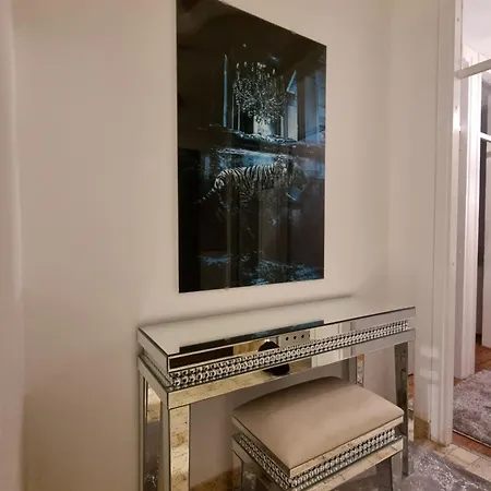 Blue Rose Two Bedroom With Balcony And Free Parking Near Old Town Apartment *