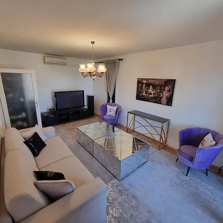Blue Rose Two Bedroom Apartment With Balcony And Free Parking Near Old Town *