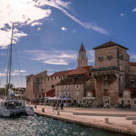 Blue Rose Two Bedroom With Balcony And Free Parking Near Old Town Trogir