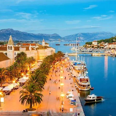 Blue Rose Two Bedroom With Balcony And Free Parking Near Old Town Trogir