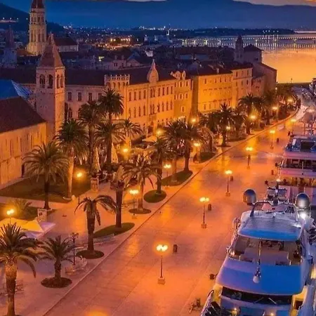 Apartment Blue Rose Two Bedroom With Balcony And Free Parking Near Old Town