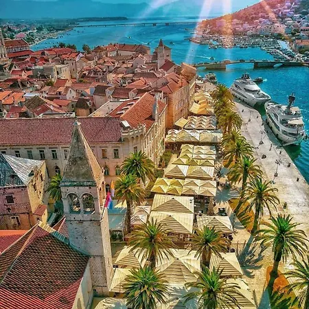 Apartment Blue Rose Two Bedroom With Balcony And Free Parking Near Old Town Trogir