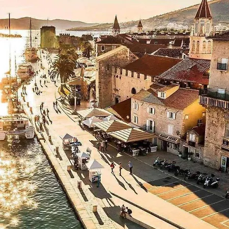 Blue Rose Two Bedroom With Balcony And Free Parking Near Old Town Trogir