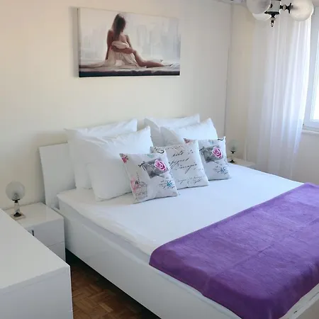 Blue Rose Two Bedroom With Balcony And Free Parking Near Old Town Apartment Trogir